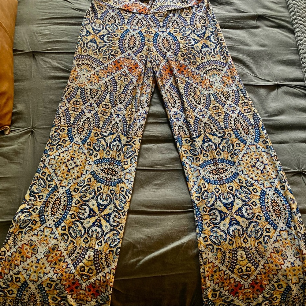 Super cool light weight stretchy palazzo pants.